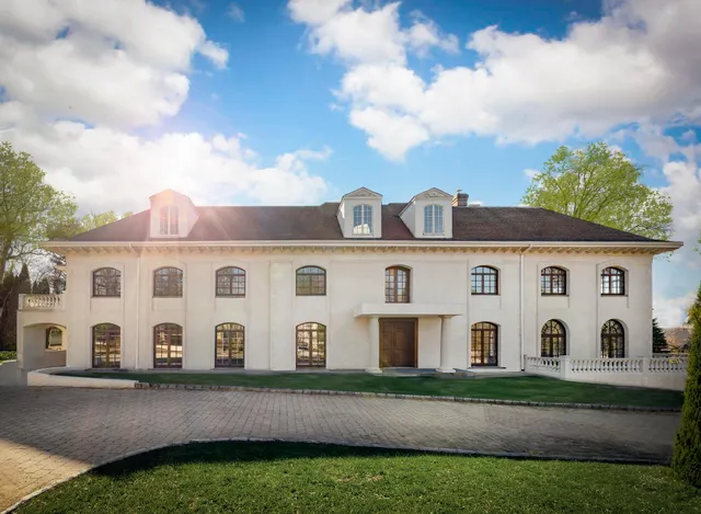 a view of a back yard of the house