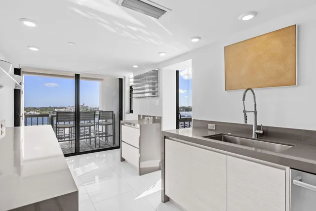 $3,495,000 | 400 North Flagler Drive, Unit 1206, West Palm Beach, FL 33401