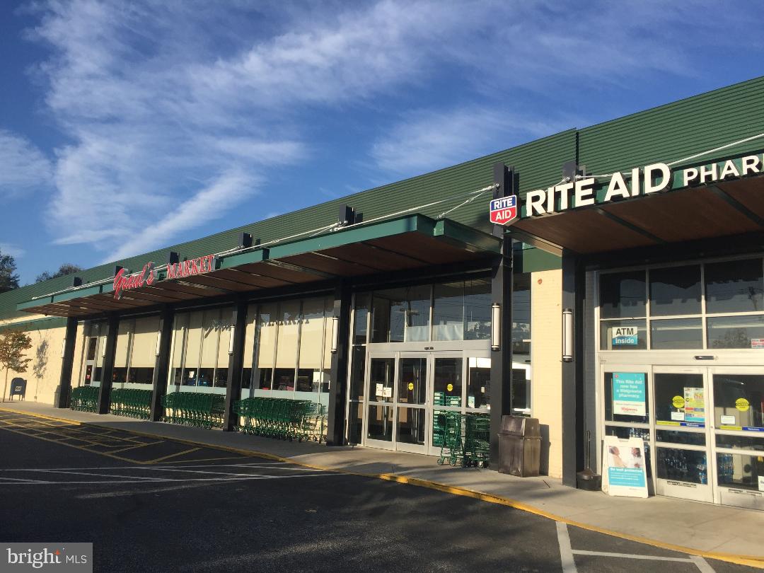 26 South Monroe Road, Unit 26 Annapolis, MD 21402 - Photo 13 of 13 a view of a building with a street