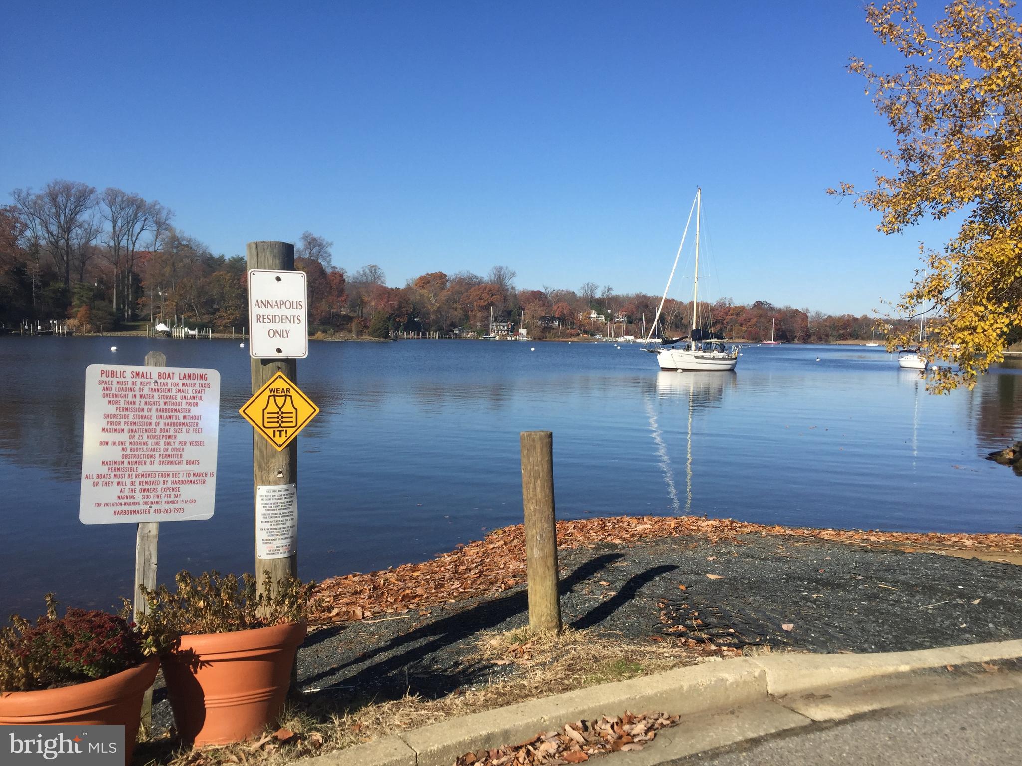 26 South Monroe Road, Unit 26 Annapolis, MD 21402 - Photo 10 of 13 a street sign on a wall next to a road