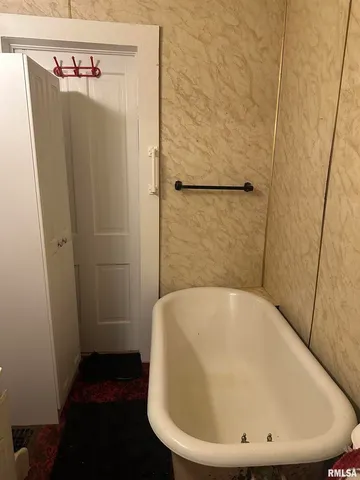 $37,800 | 402 East Keyes Street, Du Quoin, IL 62832