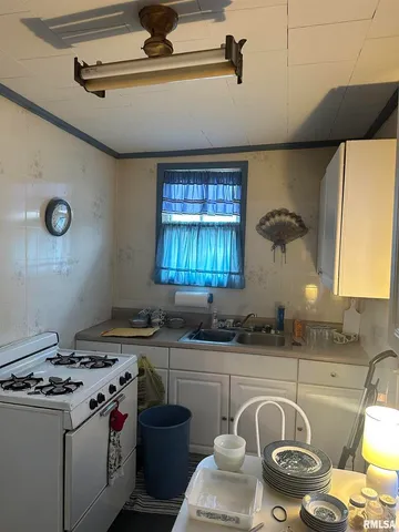 $37,800 | 402 East Keyes Street, Du Quoin, IL 62832