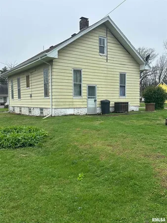 $37,800 | 402 East Keyes Street, Du Quoin, IL 62832