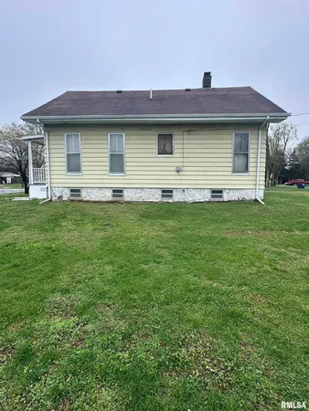 $37,800 | 402 East Keyes Street, Du Quoin, IL 62832