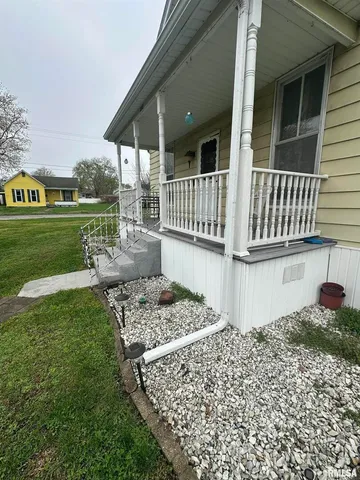 $37,800 | 402 East Keyes Street, Du Quoin, IL 62832