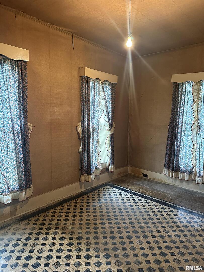 402 East Keyes Street Du Quoin, IL 62832 - Photo 4 of 18