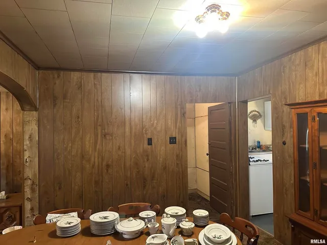 $37,800 | 402 East Keyes Street, Du Quoin, IL 62832