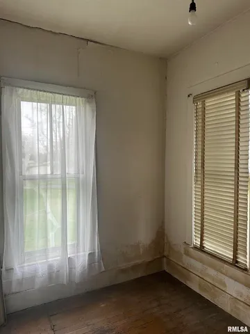 $37,800 | 402 East Keyes Street, Du Quoin, IL 62832