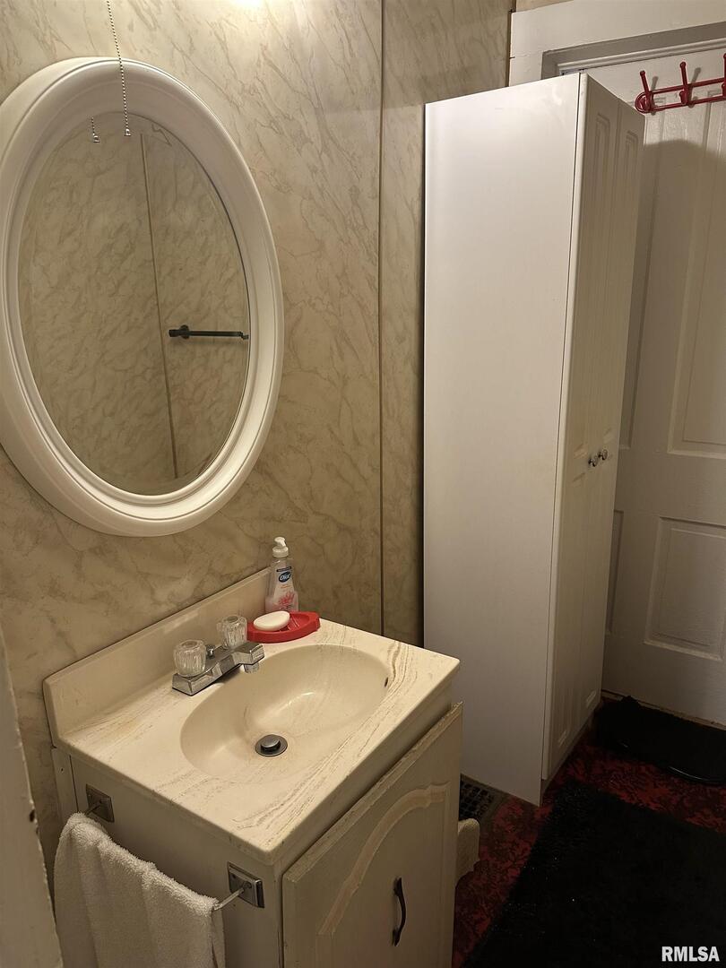 402 East Keyes Street Du Quoin, IL 62832 - Photo 10 of 18