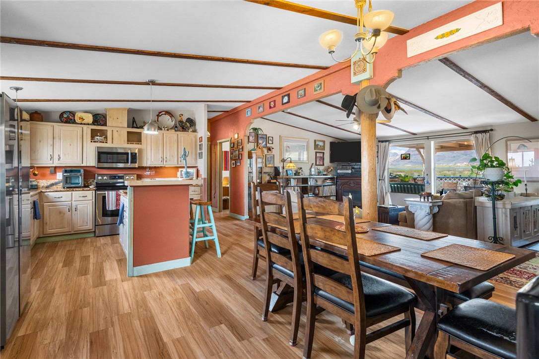 1193 South Dome Road Golden Valley, AZ 86413 - Photo 29 of 38 Casual dining
