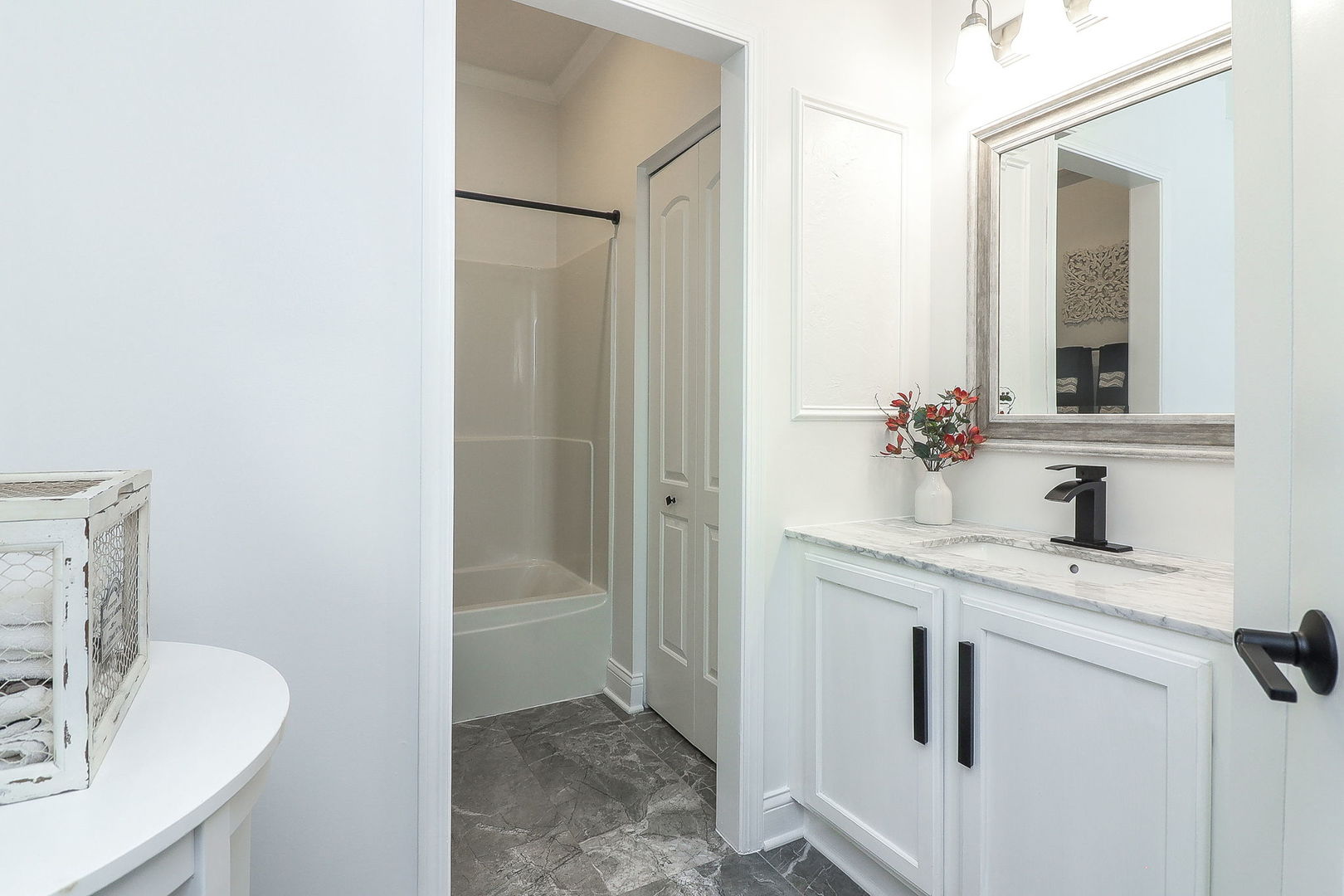 335 Forest Trail South Elgin, IL 60177 - Photo 19 of 47 a bathroom with a sink and a mirror