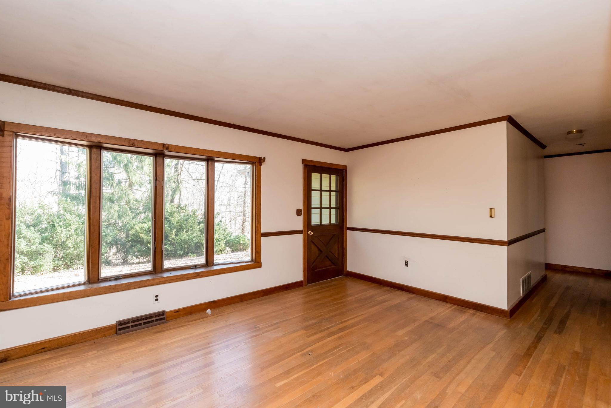5022 St Pauls Church Road Pylesville, MD 21132 - Photo 5 of 30 Living Room