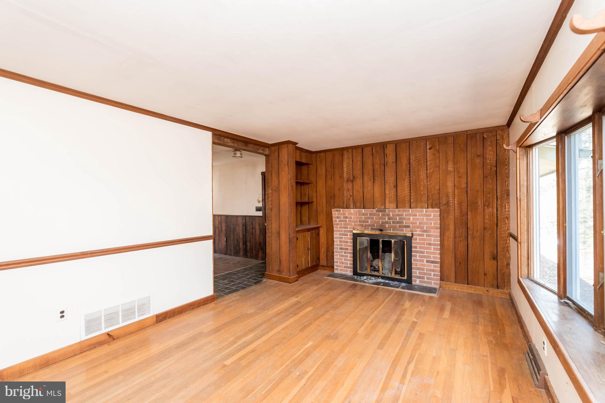 5022 St Pauls Church Road Pylesville, MD 21132 - Photo 7 of 30 Living Room