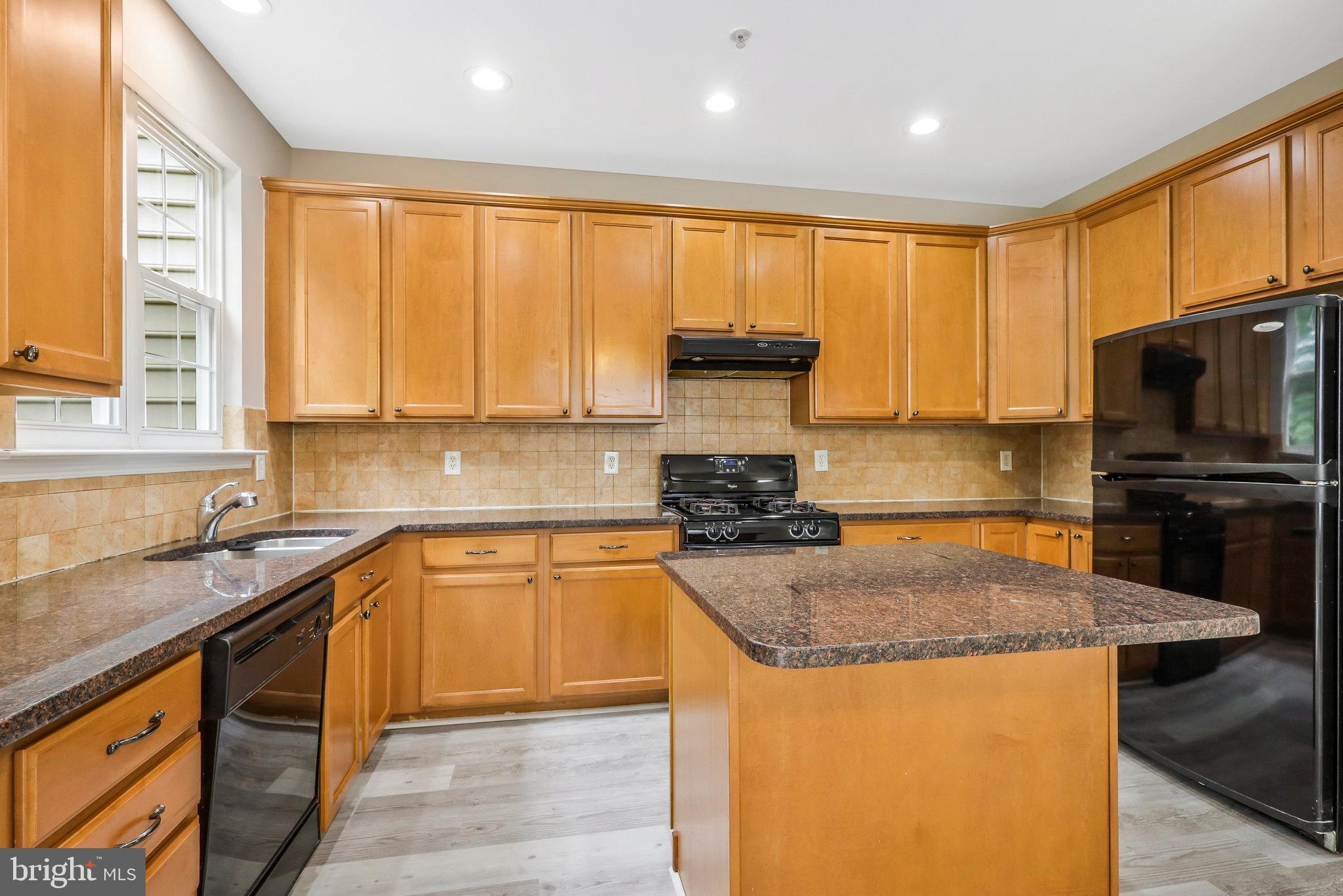 8114 Mississippi Road Laurel, MD 20724 - Photo 14 of 41 Granite counters
