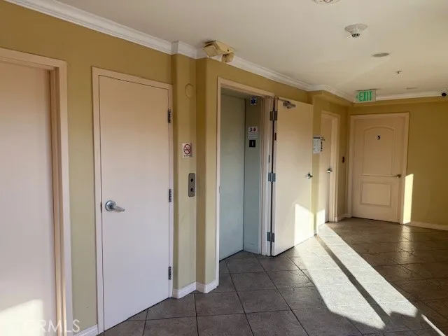 $3,300 | 13525 Vanowen Street, Unit 102, Van Nuys, CA 91405
