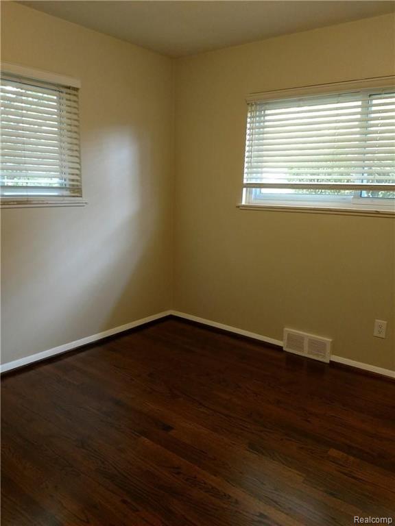 28241 Quail Hollow Road Farmington Hills, MI 48331 - Photo 16 of 21