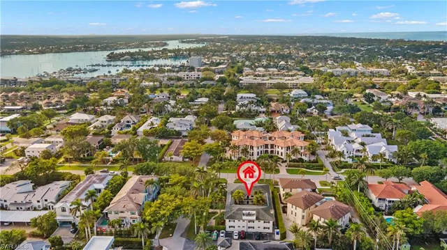 $3,000 | 960 7th Street South, Unit 101, Naples, FL 34102