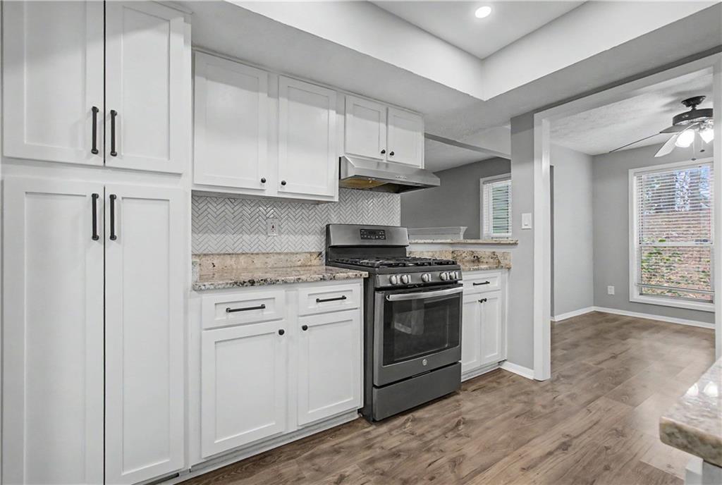 2011 Canyon Point Circle Roswell, GA 30076 - Photo 16 of 22 a kitchen with stainless steel appliances granite countertop a stove and a refrigerator