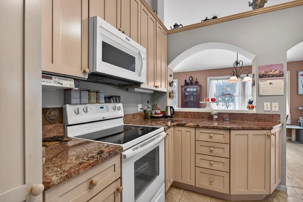 $440,000 | 2205 Lake Wood Drive, Jackson, MI 49203