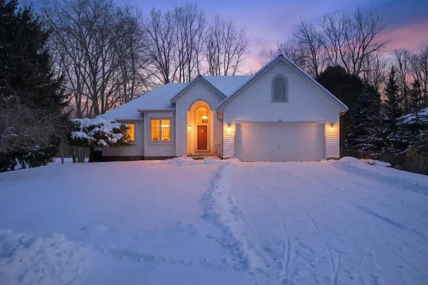 $450,000 | 2205 Lake Wood Drive, Jackson, MI 49203