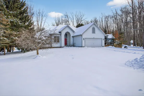 $440,000 | 2205 Lake Wood Drive, Jackson, MI 49203