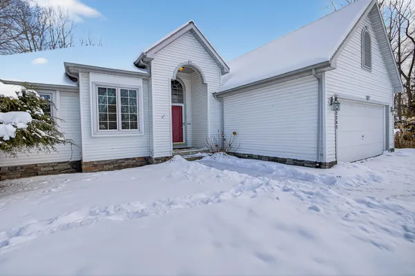 $450,000 | 2205 Lake Wood Drive, Jackson, MI 49203
