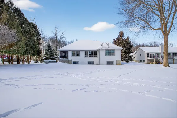 $450,000 | 2205 Lake Wood Drive, Jackson, MI 49203