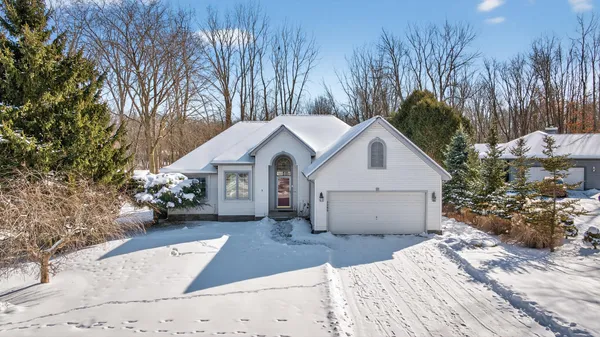 $450,000 | 2205 Lake Wood Drive, Jackson, MI 49203