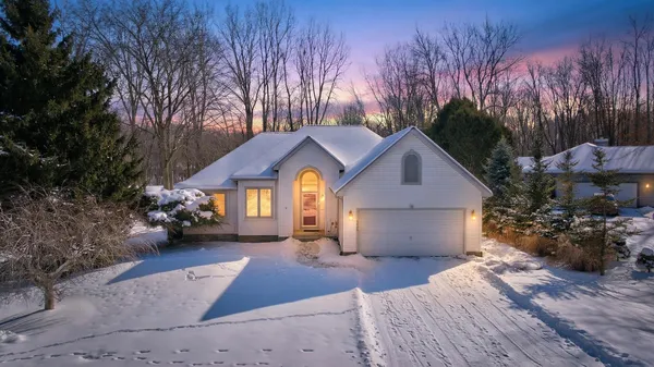 $450,000 | 2205 Lake Wood Drive, Jackson, MI 49203