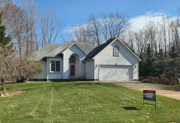 $440,000 | 2205 Lake Wood Drive, Jackson, MI 49203