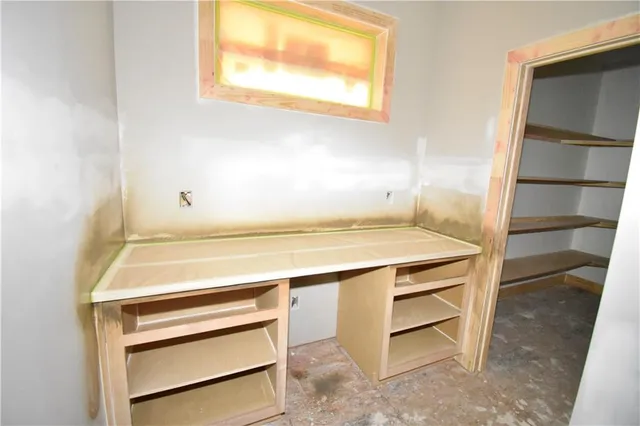 $856,261 | 8337 Northeast 76th Terrace, Kansas City, MO 64158