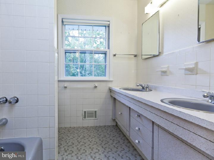 128 Herrontown Road Princeton, NJ 08540 - Photo 15 of 22