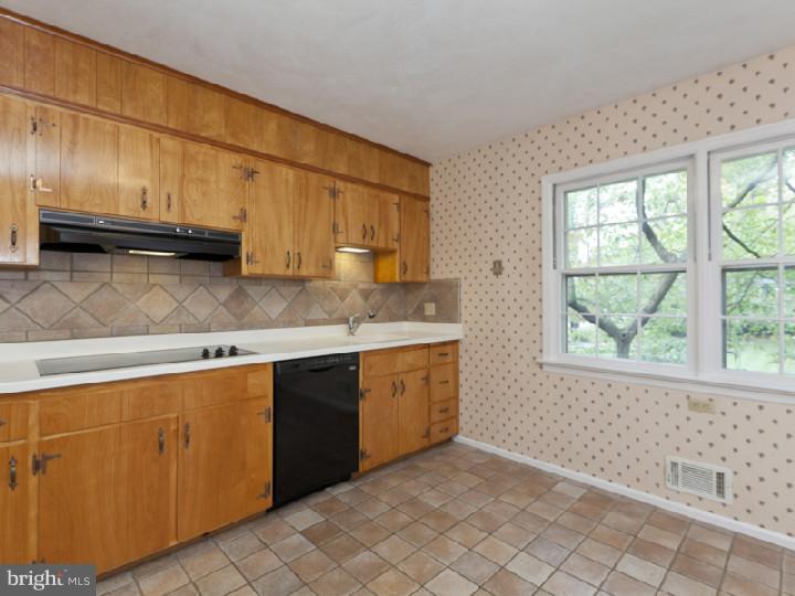 128 Herrontown Road Princeton, NJ 08540 - Photo 7 of 22