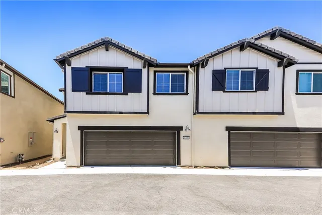 a view of front of house with a yard