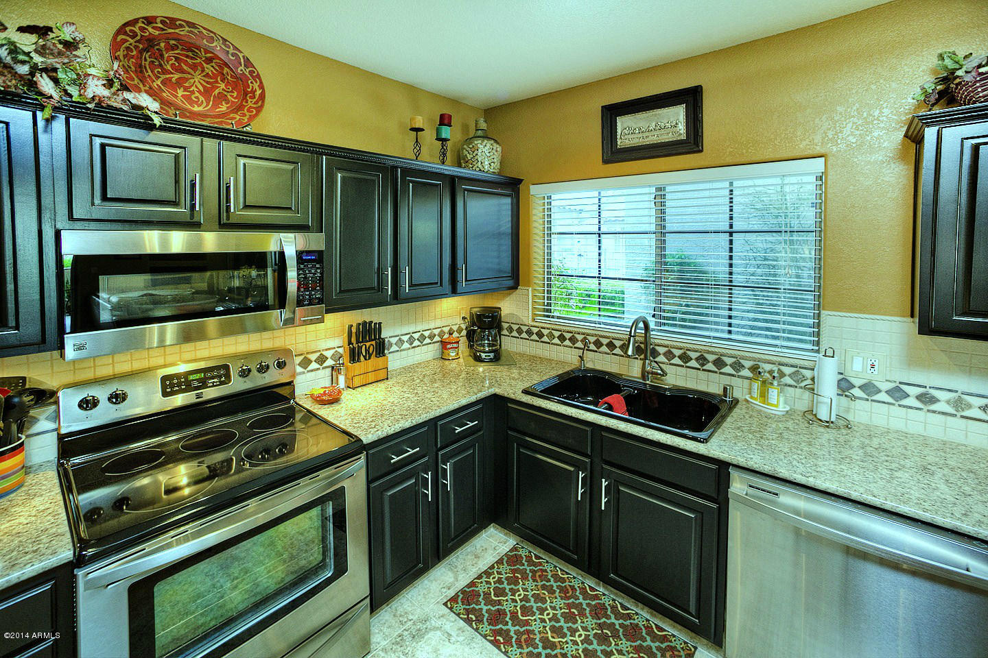 2801 North Litchfield Road, Unit 1 Goodyear, AZ 85395 - Photo 10 of 24 KITCHEN W/ VIEW OF POOL