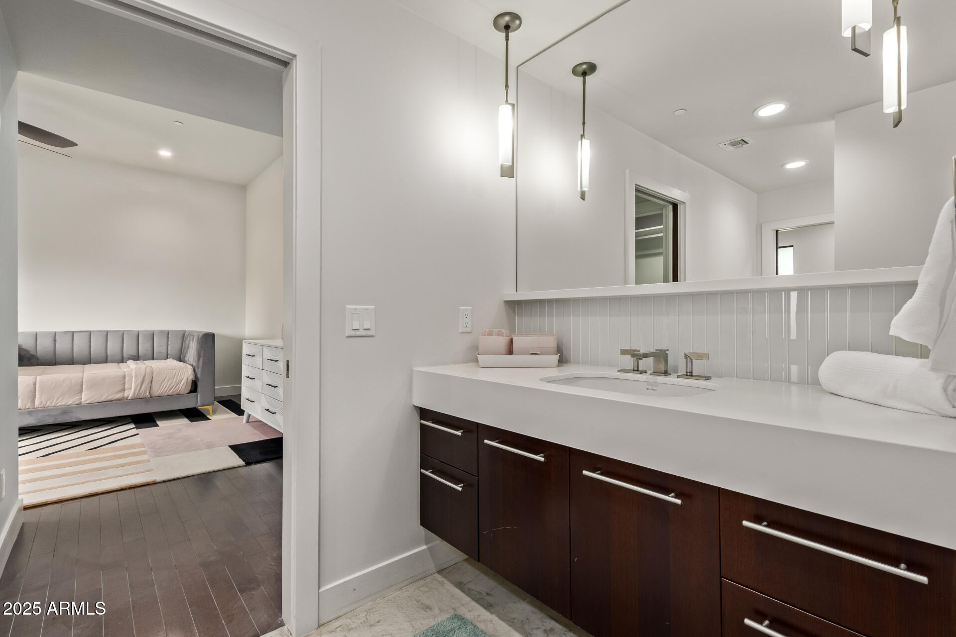 6636 North 48th Street Paradise Valley, AZ 85253 - Photo 28 of 54 a view of bathroom with dual sinks