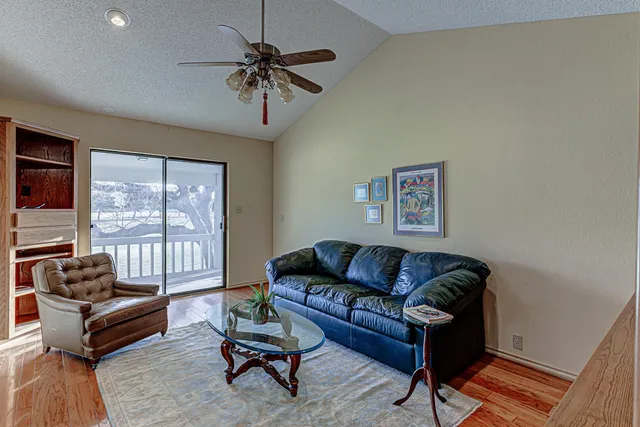 $345,000 | 116 Dawn, Unit D, Horseshoe Bay, TX 78657