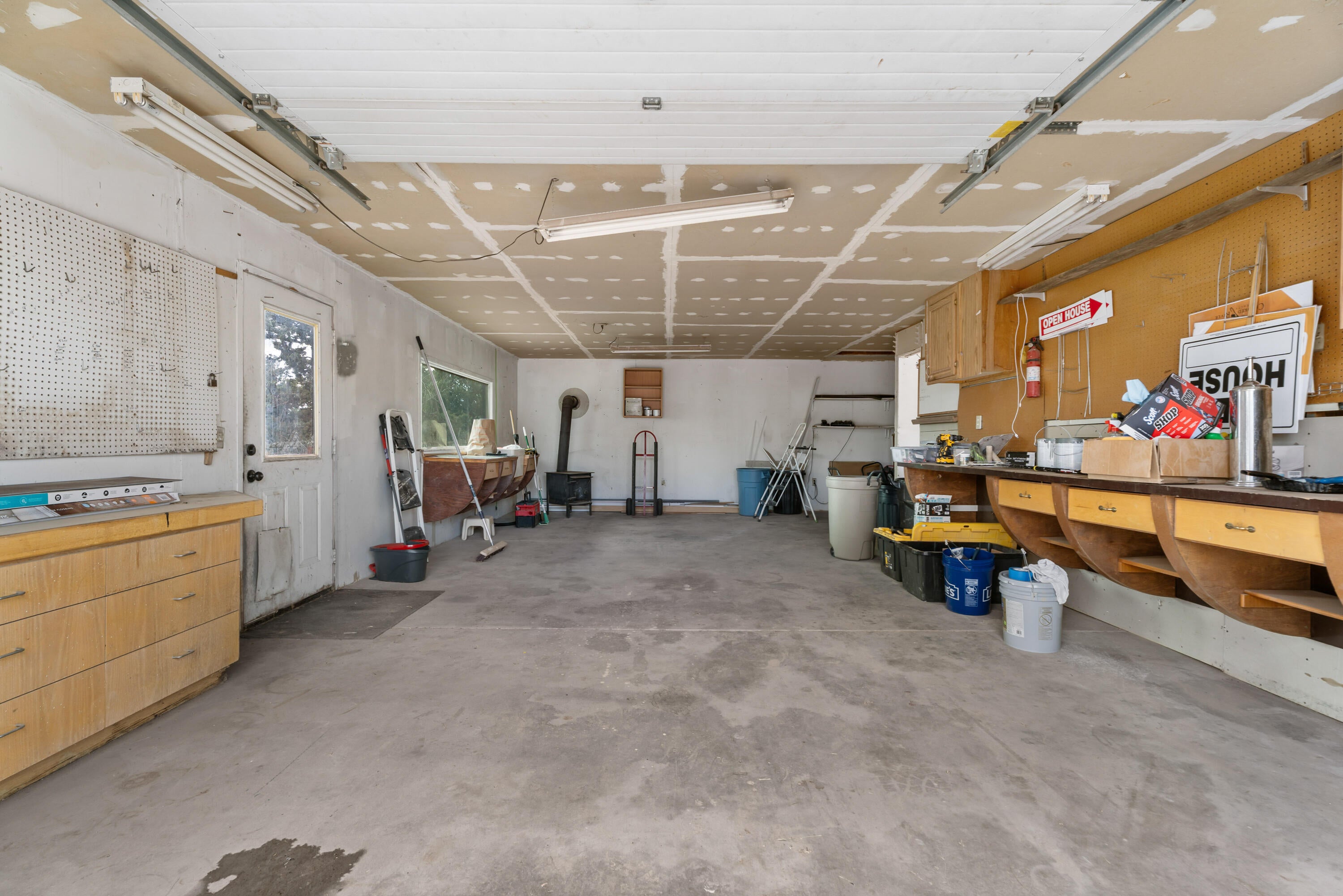 8695 Southwest Crater Loop Road Terrebonne, OR 97760 - Photo 28 of 35 31-Shop
