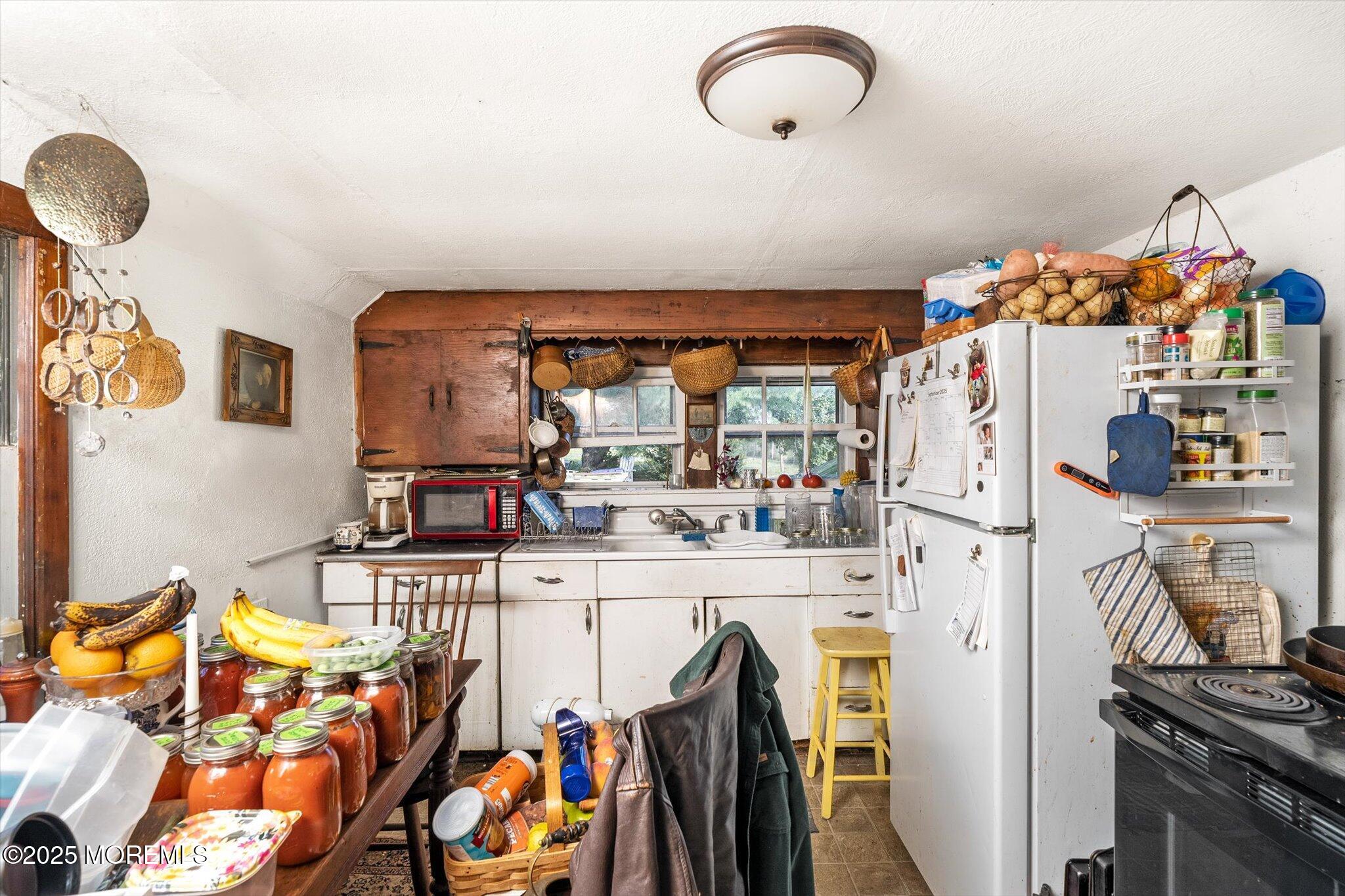 537 Chesterfield Arneytown Road Chesterfield, NJ 08515 - Photo 23 of 89 a kitchen with stainless steel appliances a refrigerator and a stove top oven