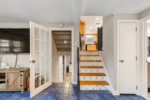 $899,000 | 7 Meadowbrook Drive, Barrington, RI 02806
