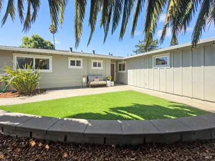$879,000 | 1 Alta Drive, Petaluma, CA 94954