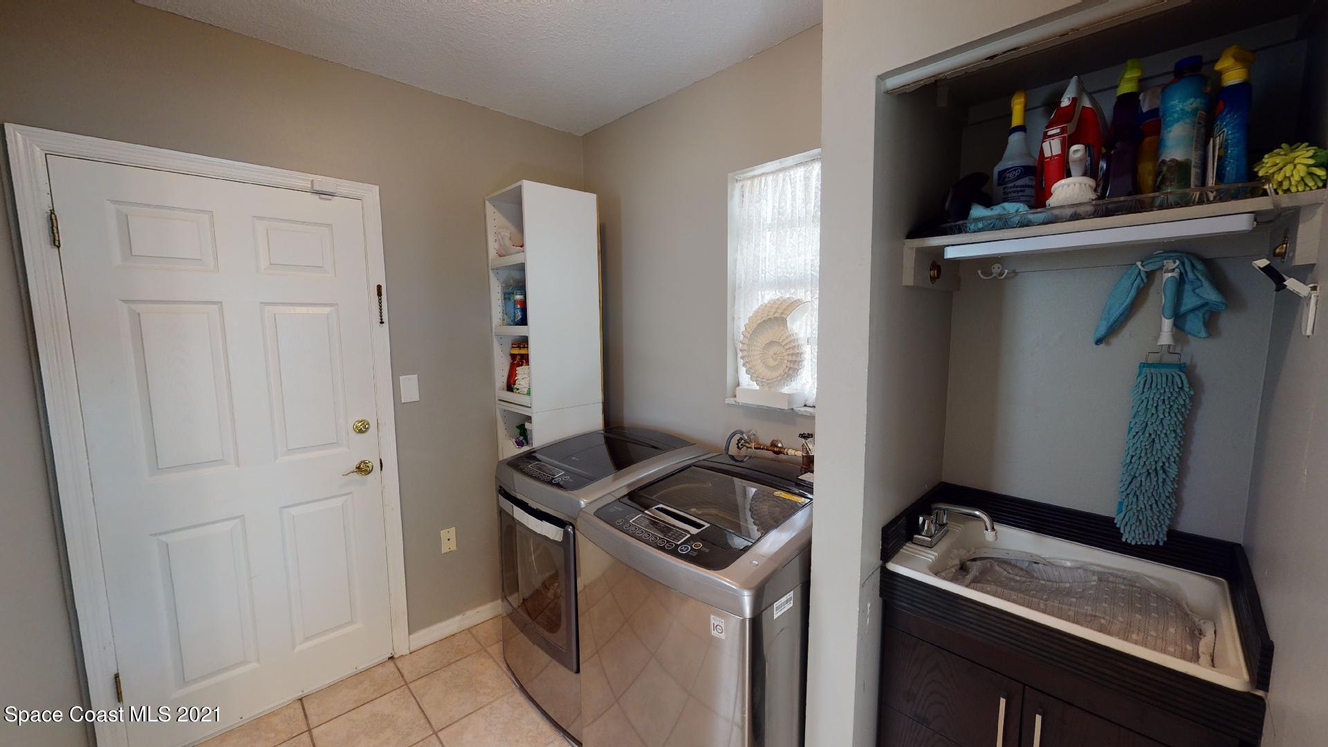 61 Country Club Road Cocoa Beach, FL 32931 - Photo 45 of 100 a utility room with dryer and washer