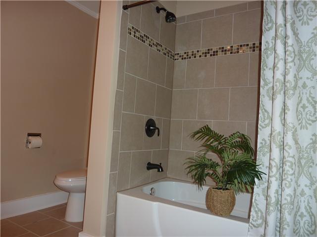 404 Golfview Lane Springfield, TN 37172 - Photo 12 of 20 2nd full bathroom features tile flooring