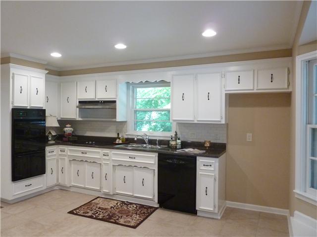 404 Golfview Lane Springfield, TN 37172 - Photo 4 of 20 Kitchen features tile floor, recessed lightings and bay window