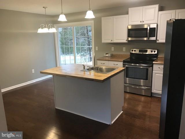 15690 Oakland Road Reva, VA 22735 - Photo 40 of 74 open concept - living flows right into kitchen