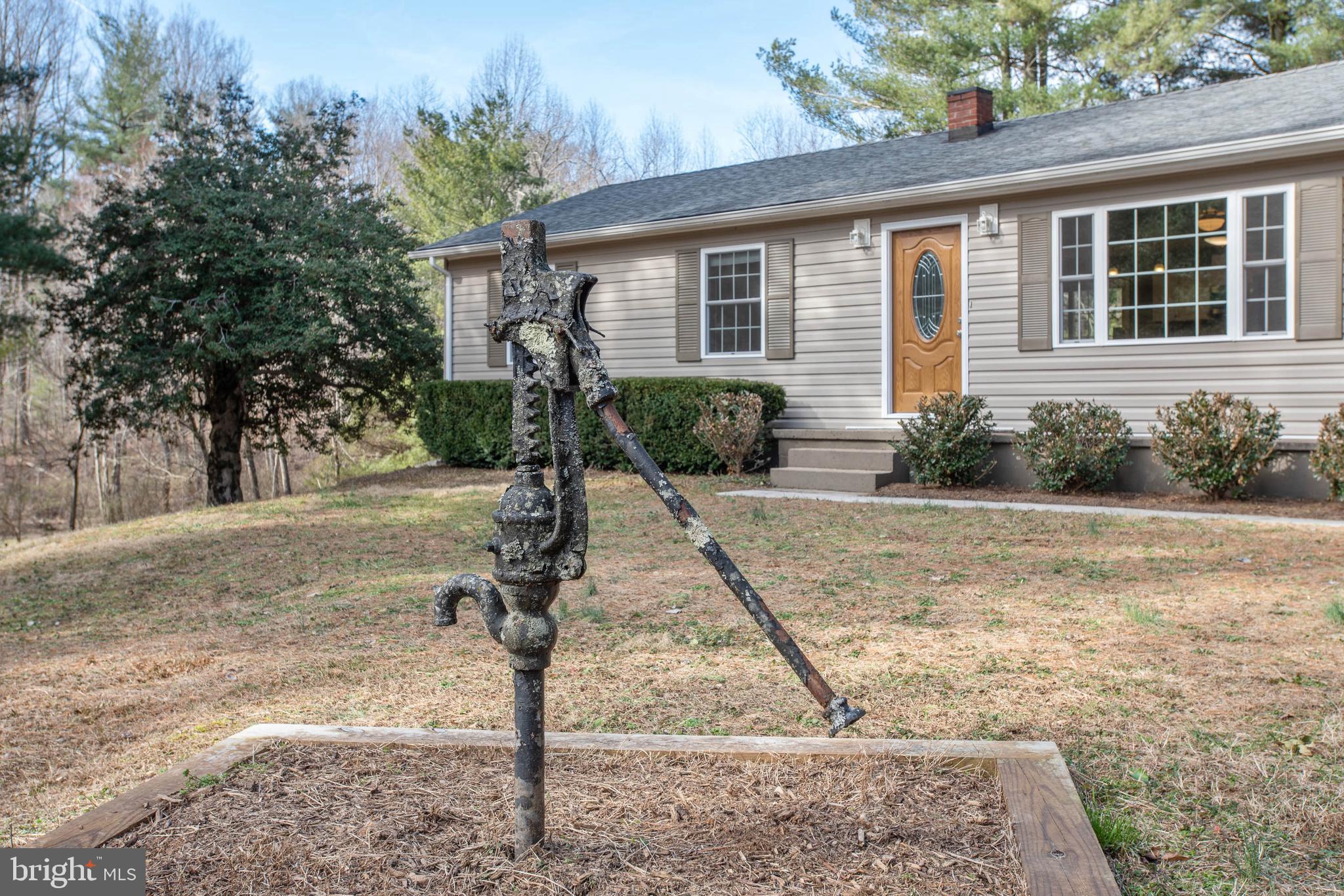 15690 Oakland Road Reva, VA 22735 - Photo 6 of 74 decorative accent