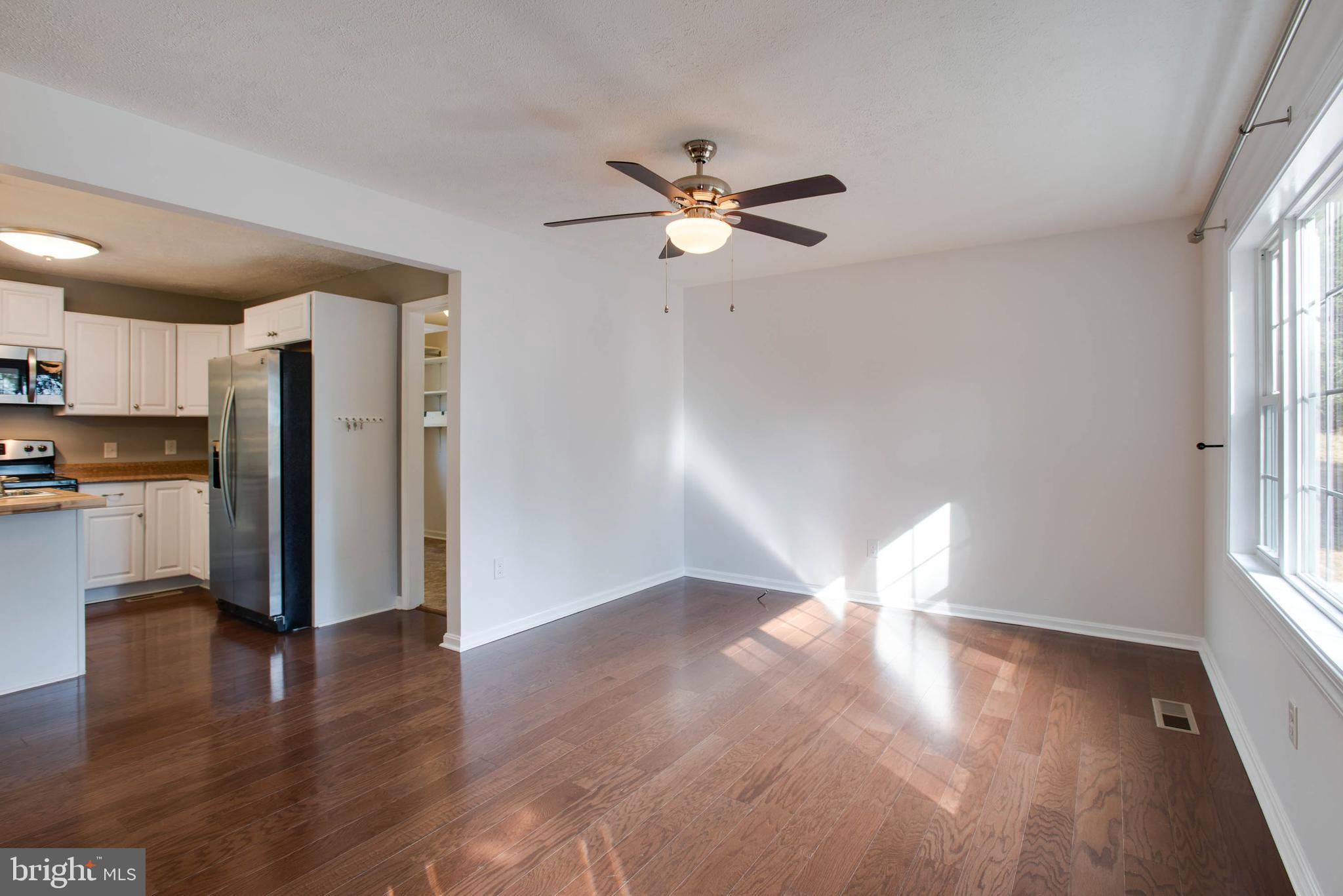 15690 Oakland Road Reva, VA 22735 - Photo 10 of 74 living room