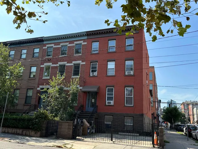 $2,700 | 297 4th Street, Unit 4, Jersey City, NJ 07302