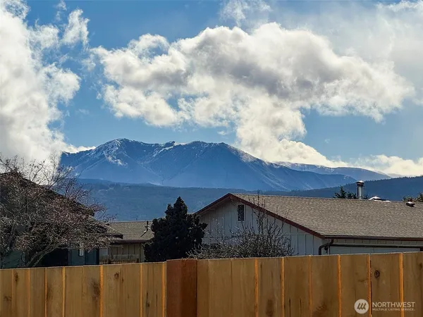 $475,000 | 700 West Fir Street, Sequim, WA 98382