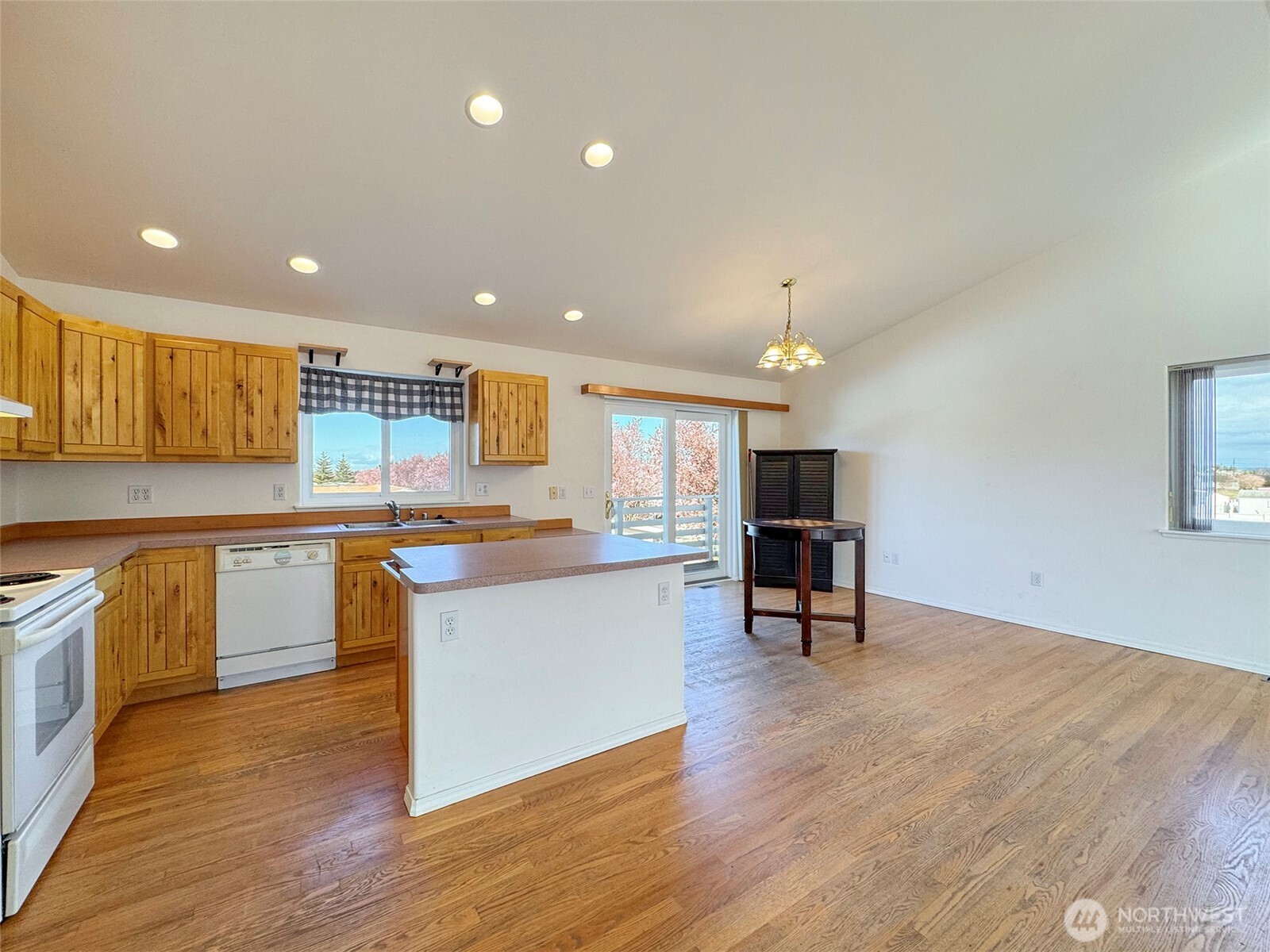 700 West Fir Street Sequim, WA 98382 - Photo 5 of 35